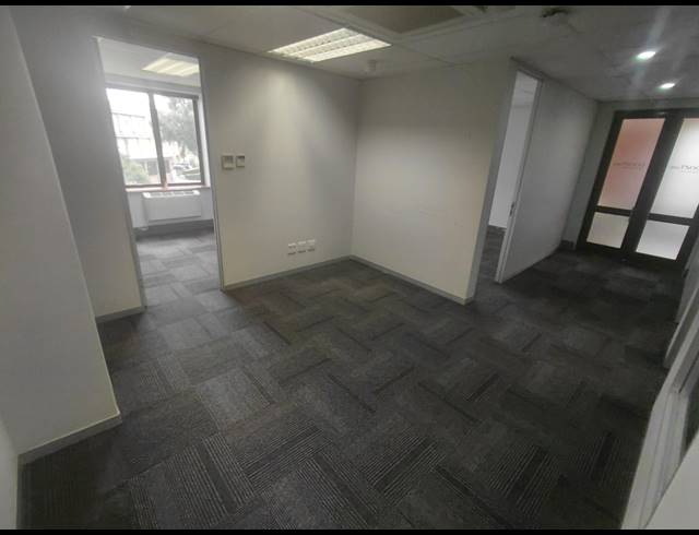 279M² OFFICE TO LET IN MAGALIESSIG